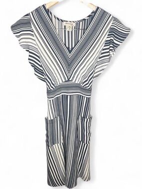 Flowy Striped Dress With Pockets - Beach Vacation Wedding